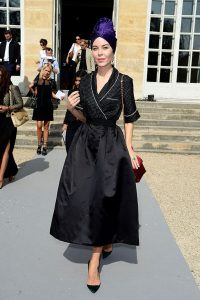 Look chic avec un détail choc