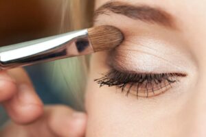 maquillage-sur-paupiere-tombante