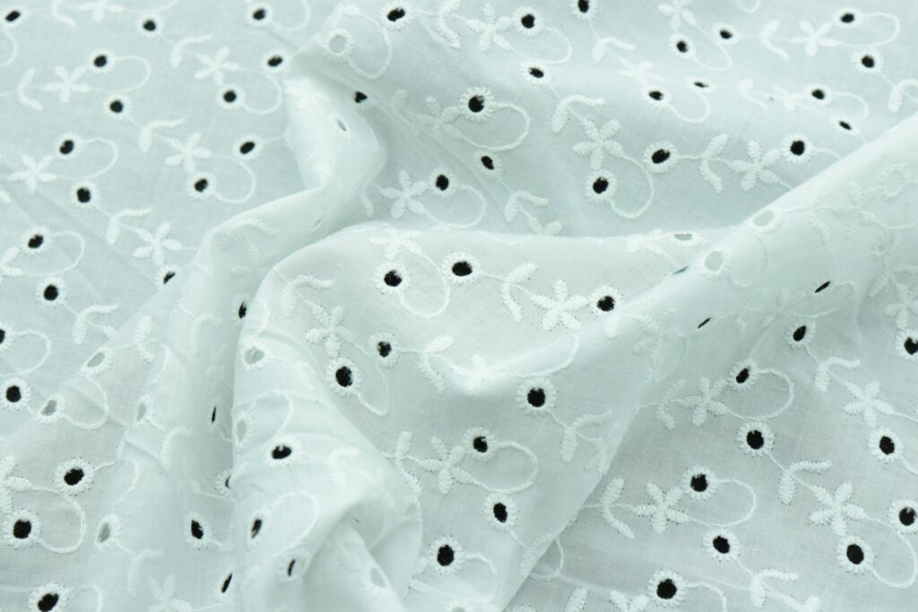 tissu-broderie-anglaise