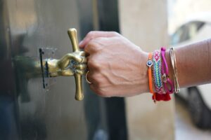 comment-porter-plusieurs-bracelets-sans-quils-semmelent