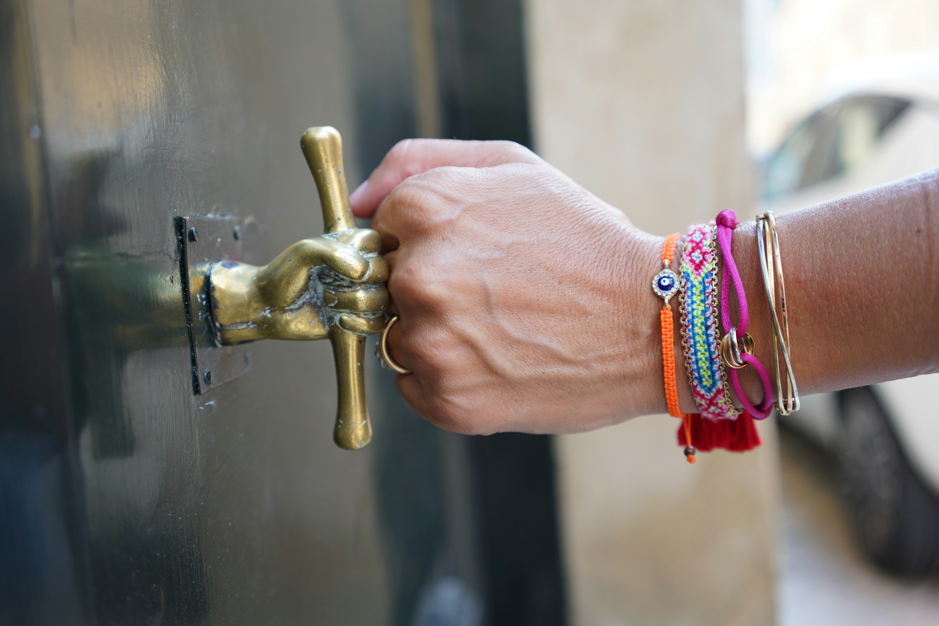 comment-porter-plusieurs-bracelets-sans-quils-semmelent