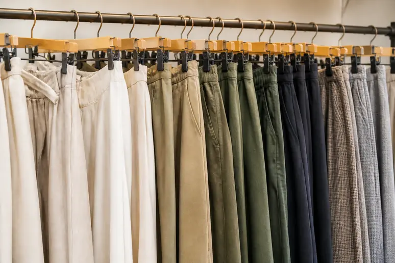 Collection de pantalons et jupes stylés pour prévenir la patte de chameau