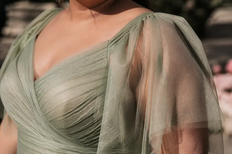 Robe invitée mariage grande taille en organza et voilage léger pour une cérémonie élégante